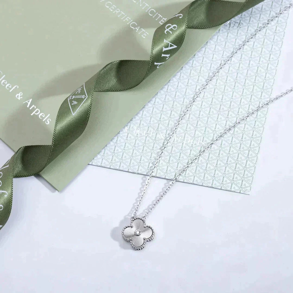 ¡®Imperial¡¯CLOVER  15MM DIAMOND LASER NECKLACE SILVER