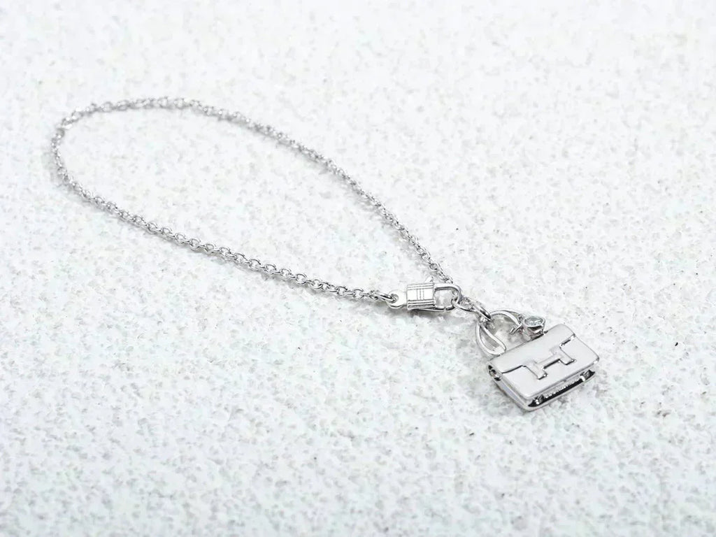 ¡®Imperial¡¯AMULETTE PEDANT SILVER NECKLACE