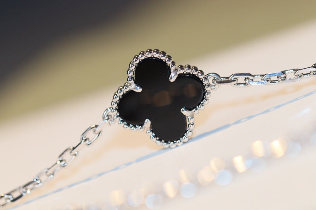 ¡®Imperial¡¯CLOVER 20 MOTIFS ONYX DIAMOND SILVER