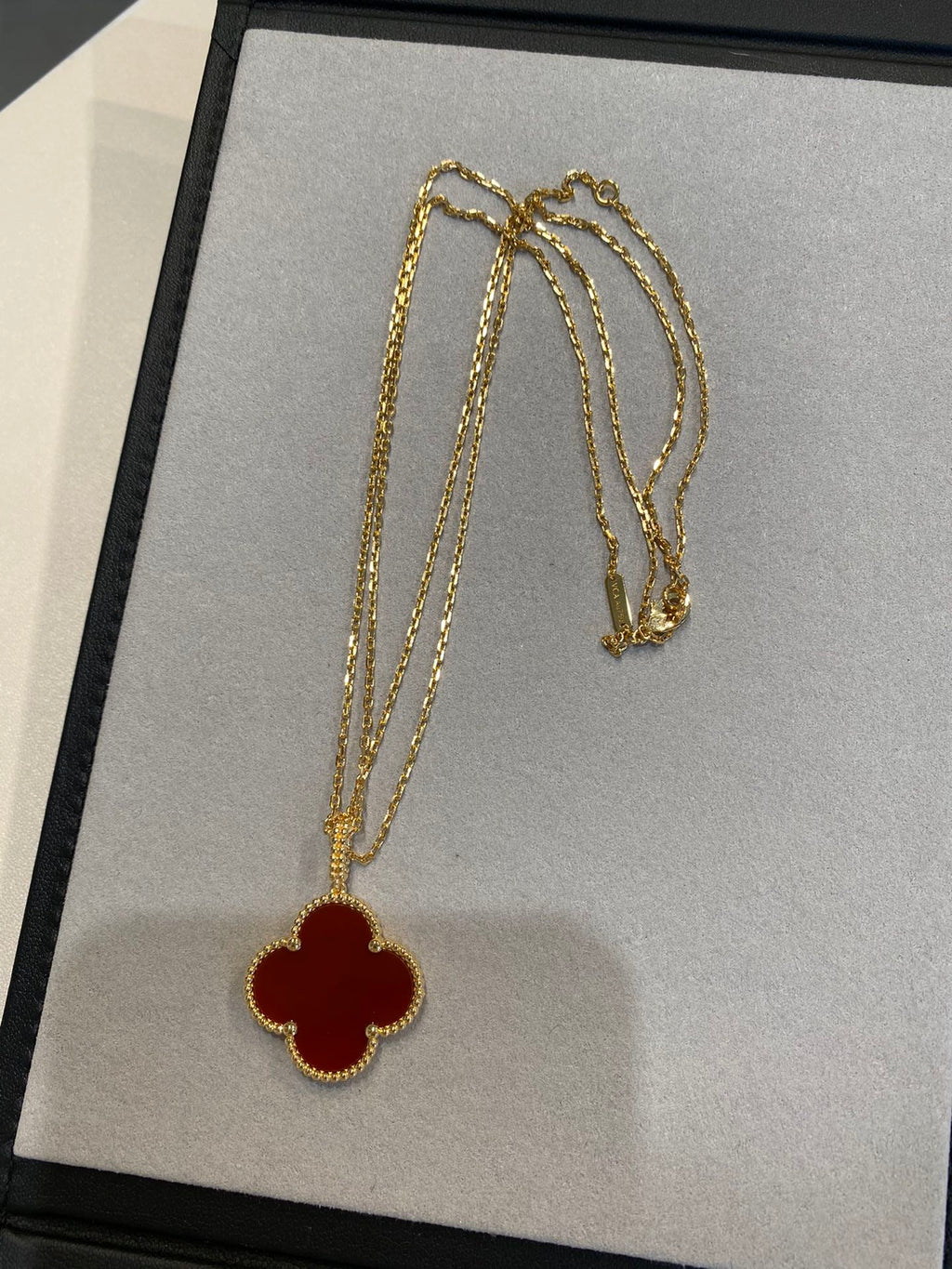 ¡®Imperial¡¯CLOVER 25MM NECKLACE GOLD CARNELIAN