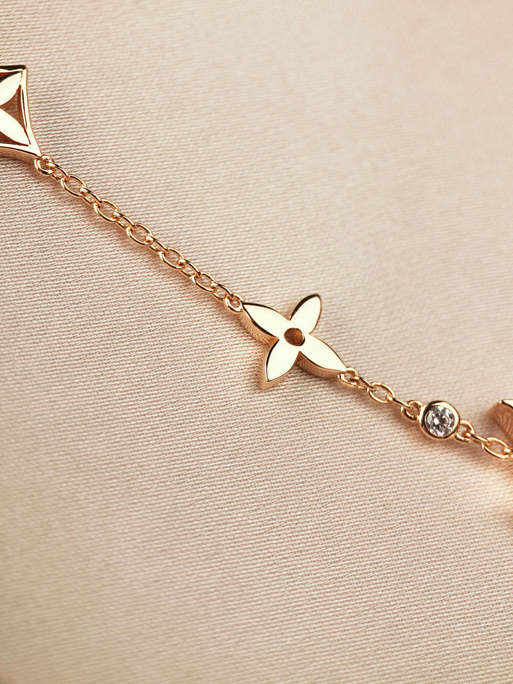 ¡®Imperial¡¯STAR AND SUN 7 MOTIFS GOLD BRACELET