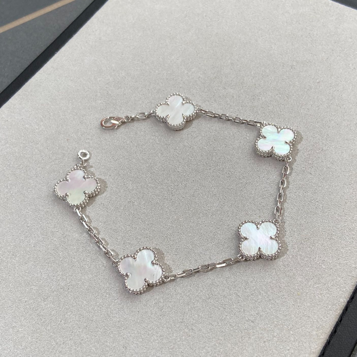 [Imperial]Nueva COLECCIÓN DE BRAZALETE TREBOL 5 MOTIVOS MADRE PERLA BLANCA