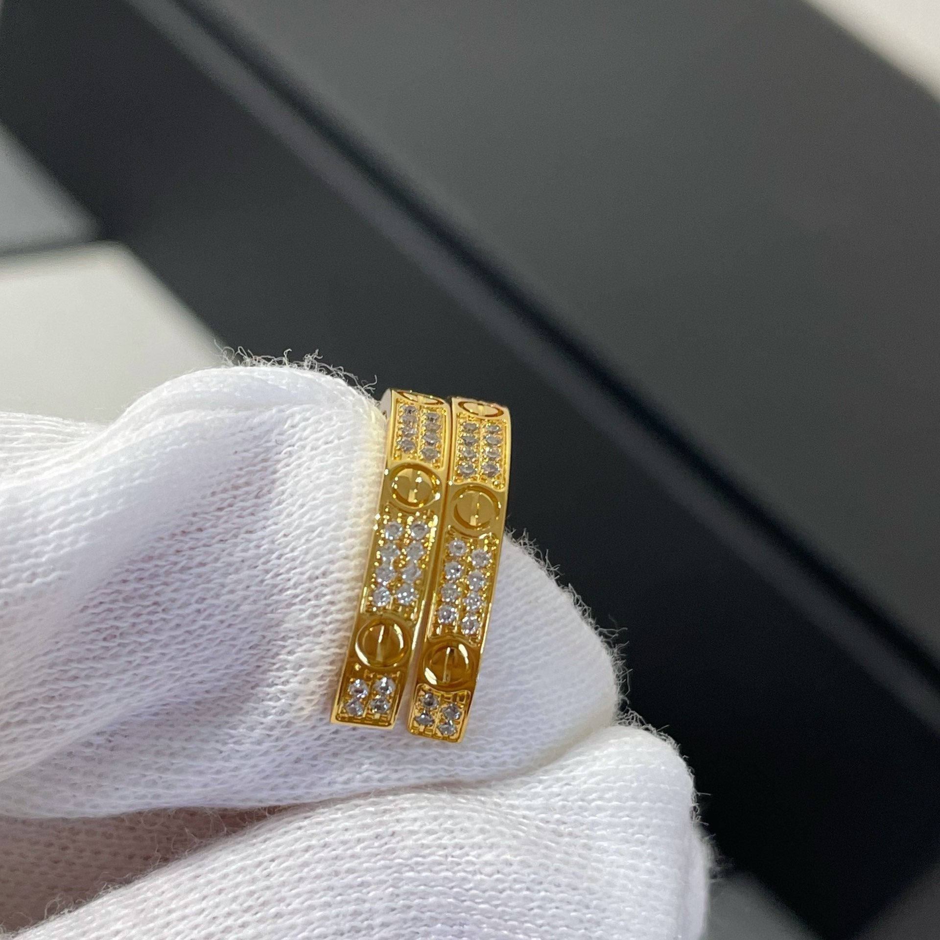 ¡®Imperial¡¯LOVE DIAMOND GOLD HOOP EARRINGS