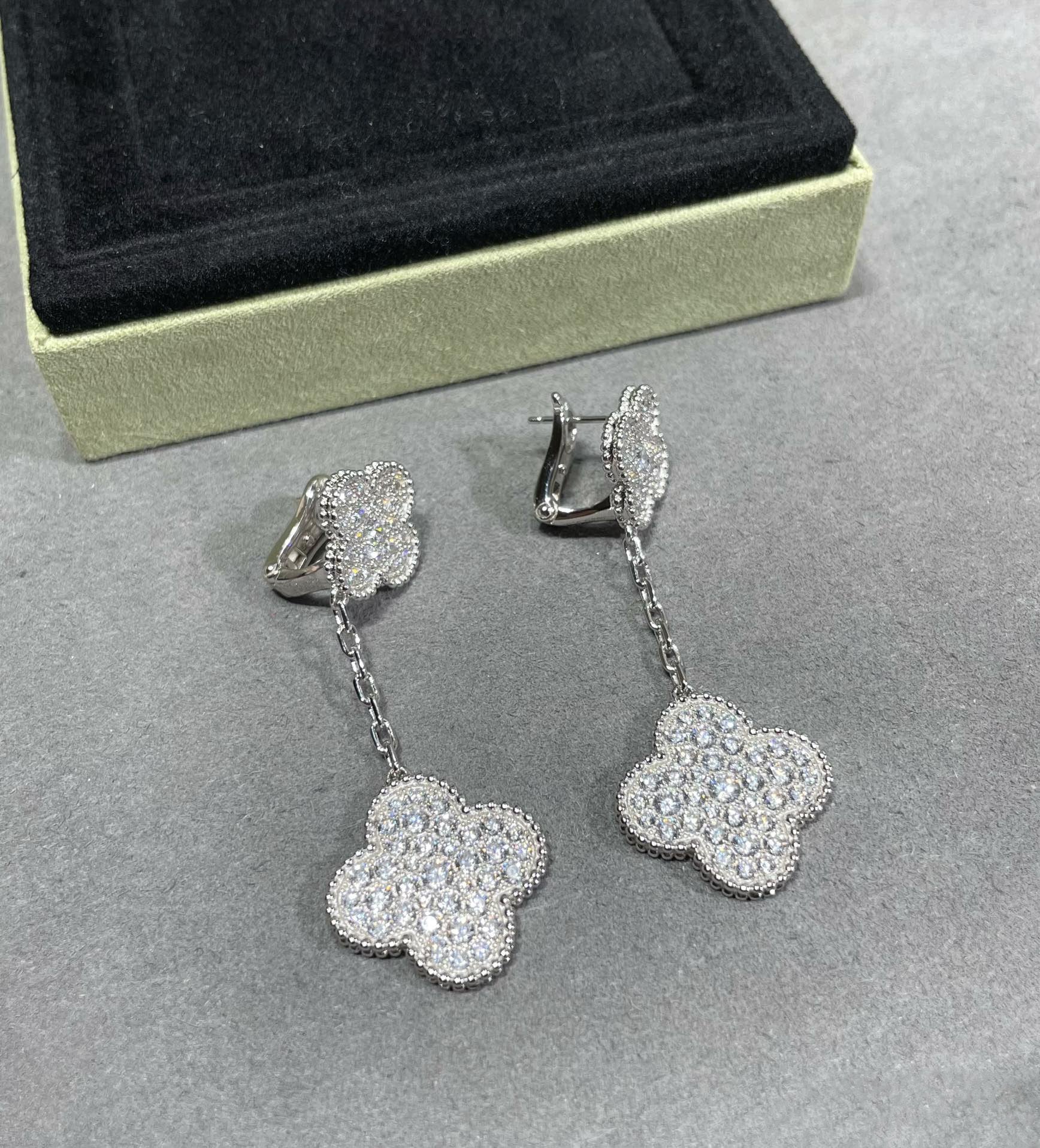 ¡®Imperial¡¯CLOVER 2 MOTIFS DIAMOND PAVED SILVER EARRINGS