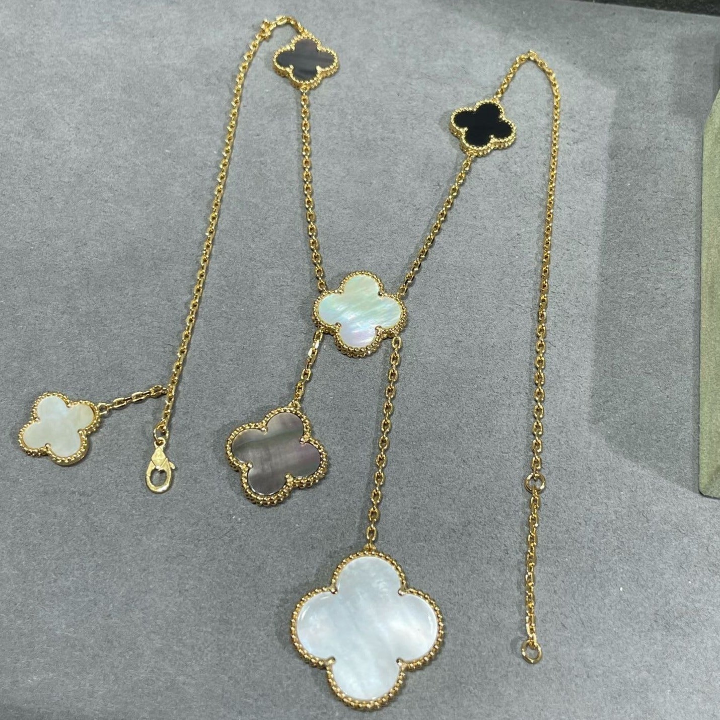 ¡®Imperial¡¯CLOVER 6 MOTIF MOP ONYX GOLD NECKLACE
