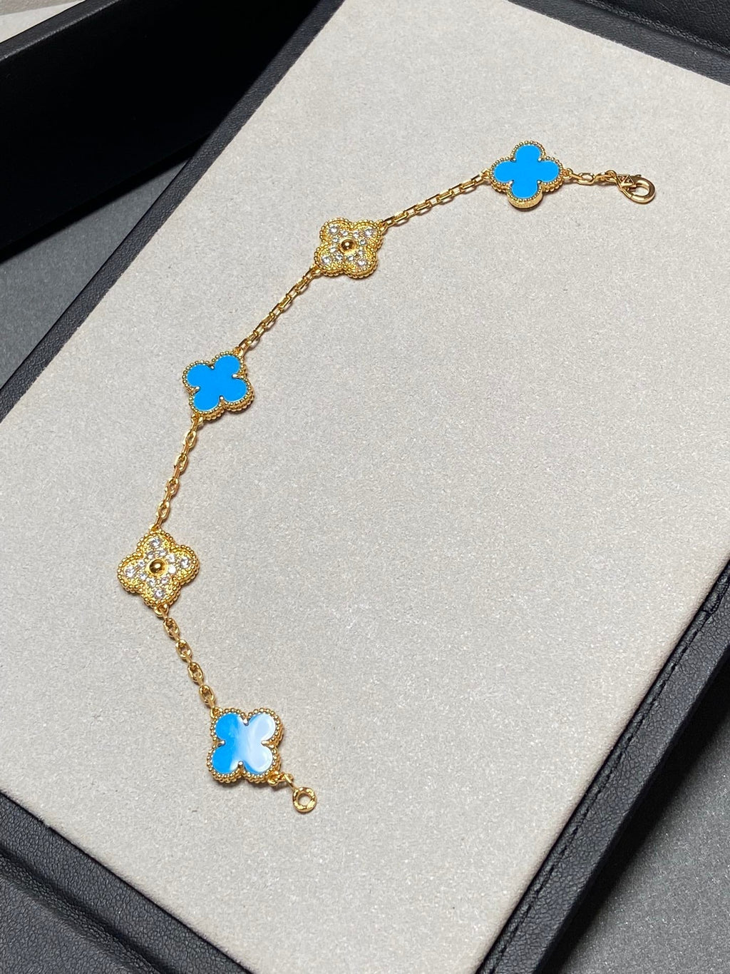 ¡®Imperial¡¯CLOVER 5 MOTIF BLUE CHALCEDONY DIAMOND GOLD BRACELET