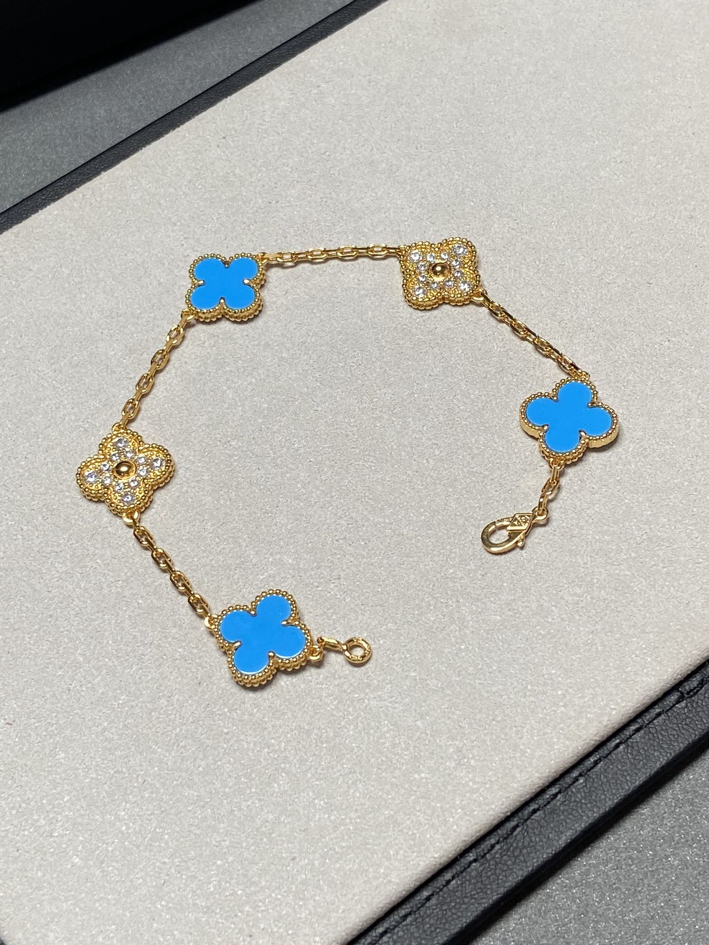¡®Imperial¡¯CLOVER 5 MOTIF BLUE CHALCEDONY DIAMOND GOLD BRACELET