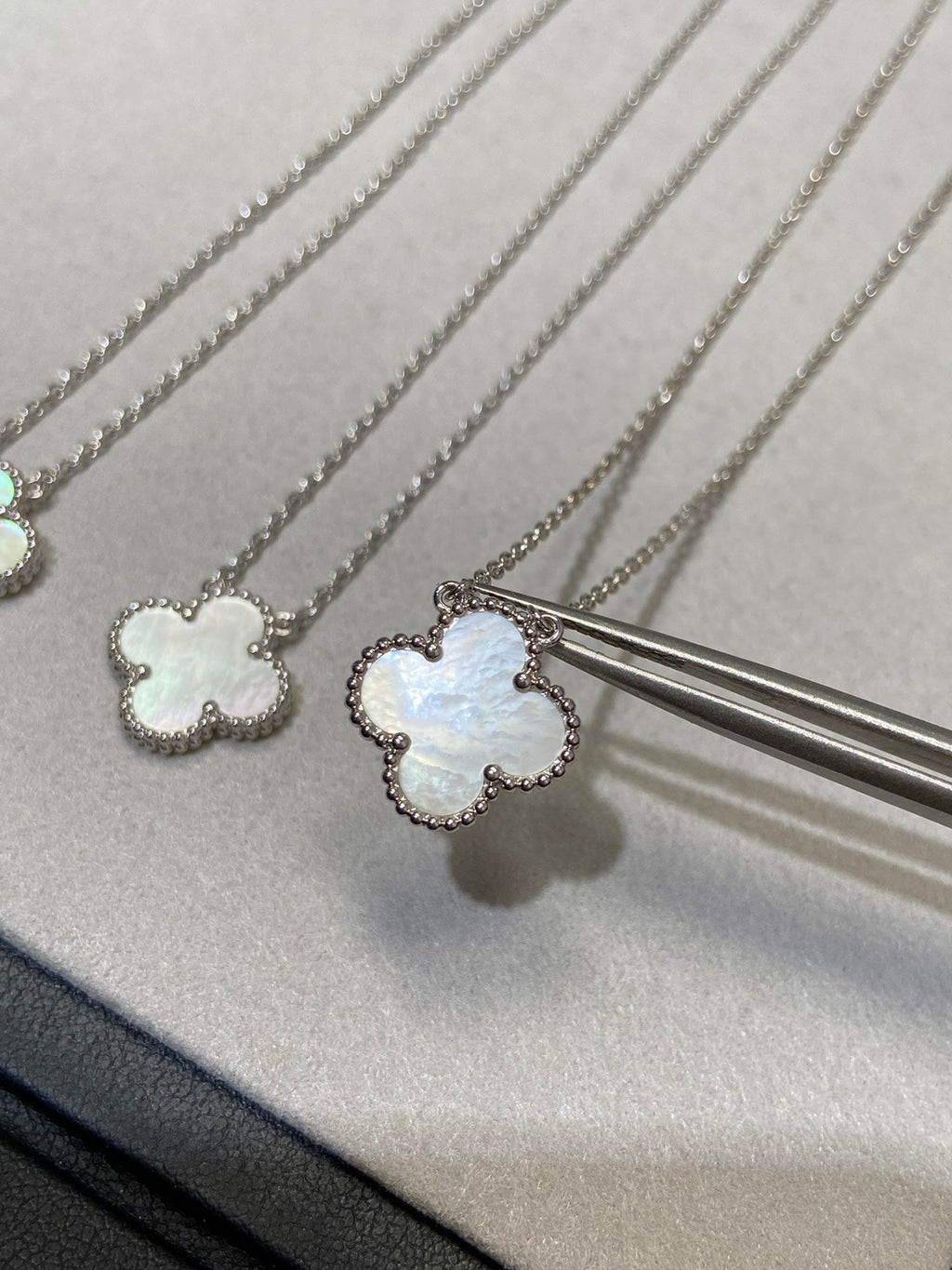 ¡®Imperial¡¯CLOVER MEDIUM SILVER WHITE MOP NECKLACE