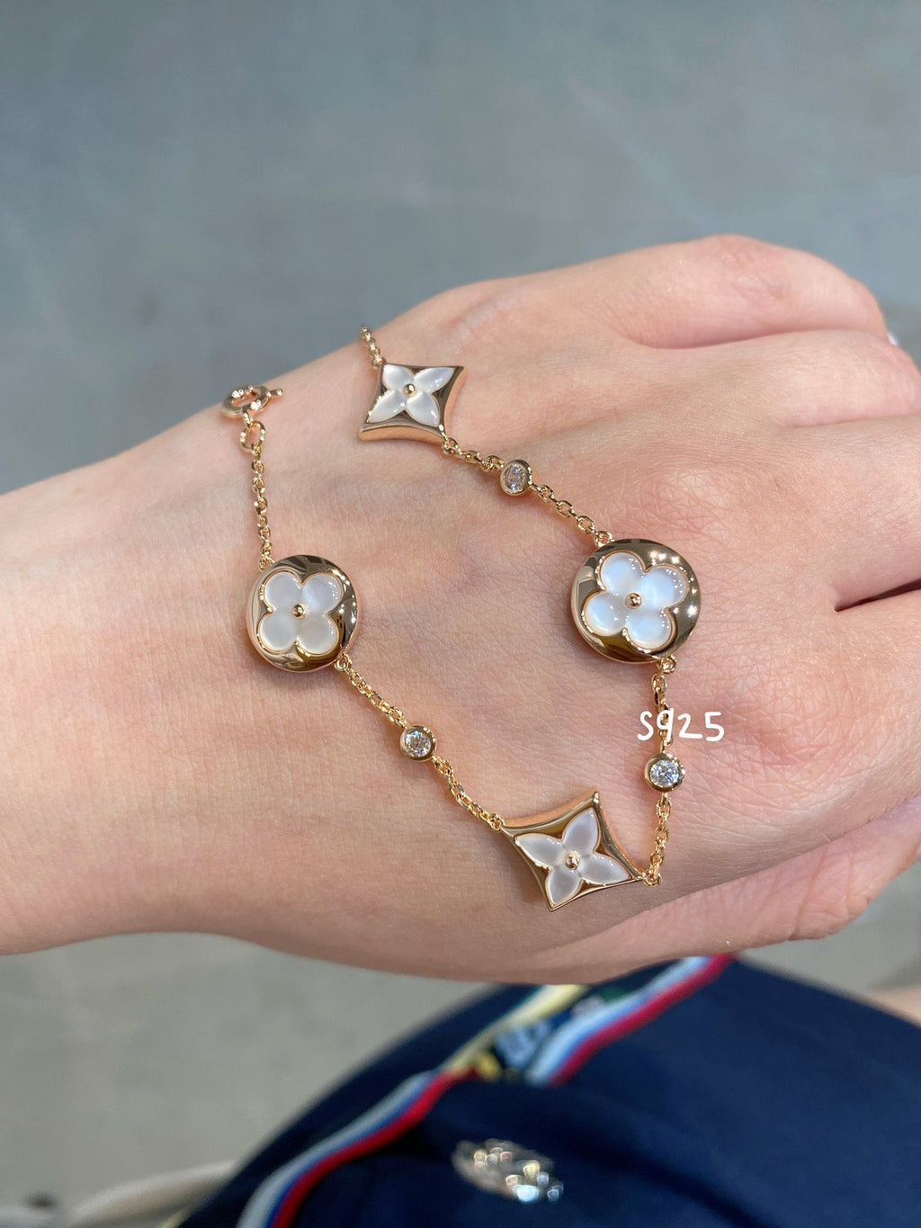 ¡®Imperial¡¯STAR AND SUN 4 MOTIF WHITE MOP PINK GOLD BRACELET