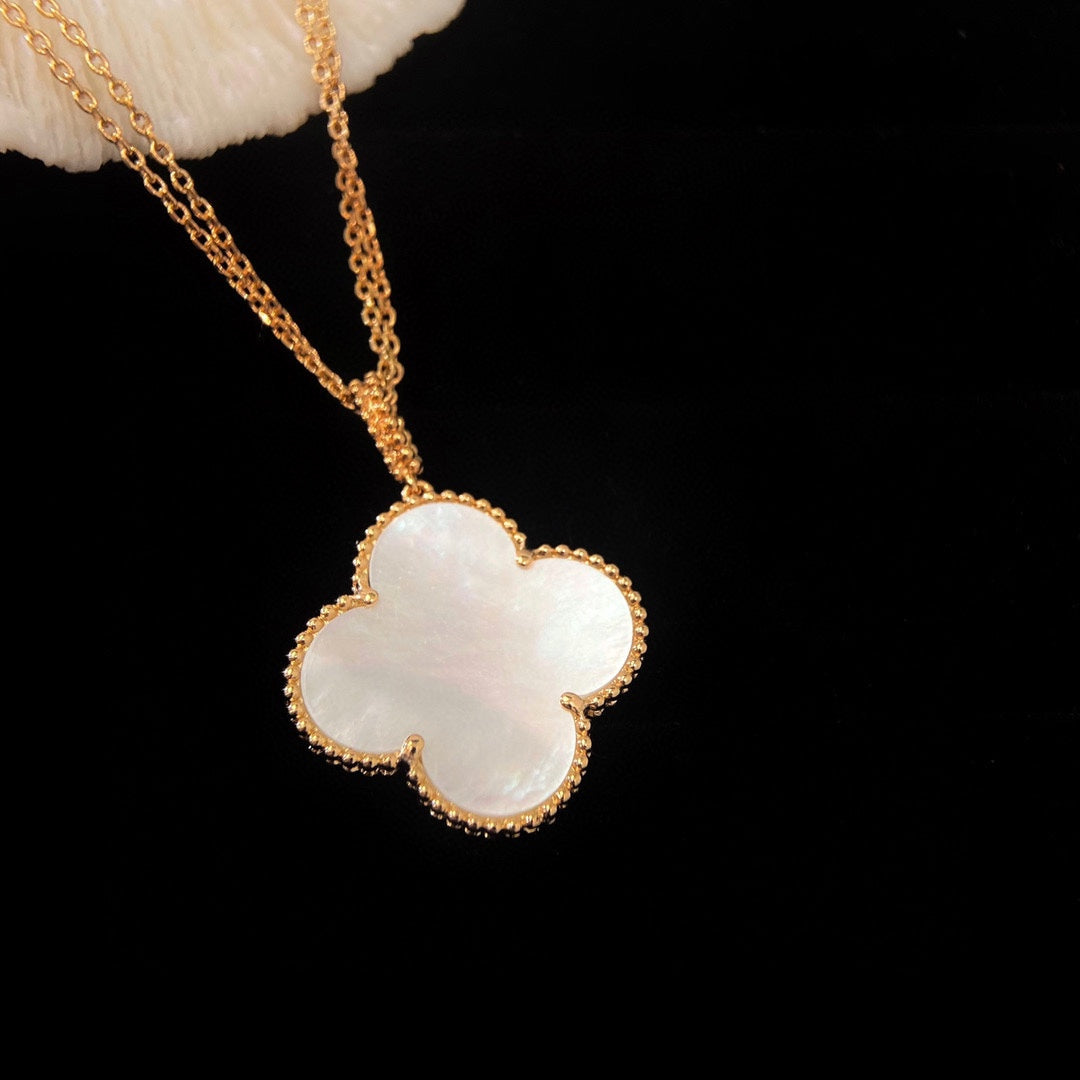 ¡®Imperial¡¯CLOVER 25MM MOP LARGE PENDANT NECKLACE