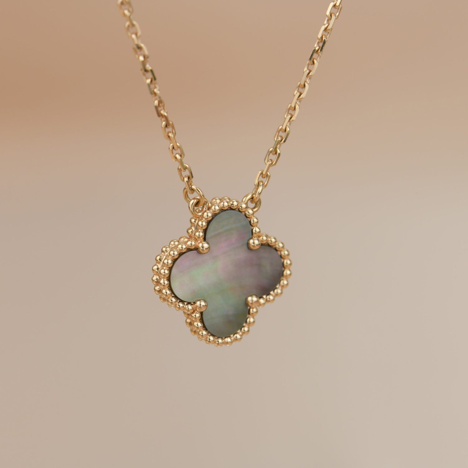 ¡®Imperial¡¯CLOVER 15MM  GRAY MOTHER OF PEARL NECKLACE