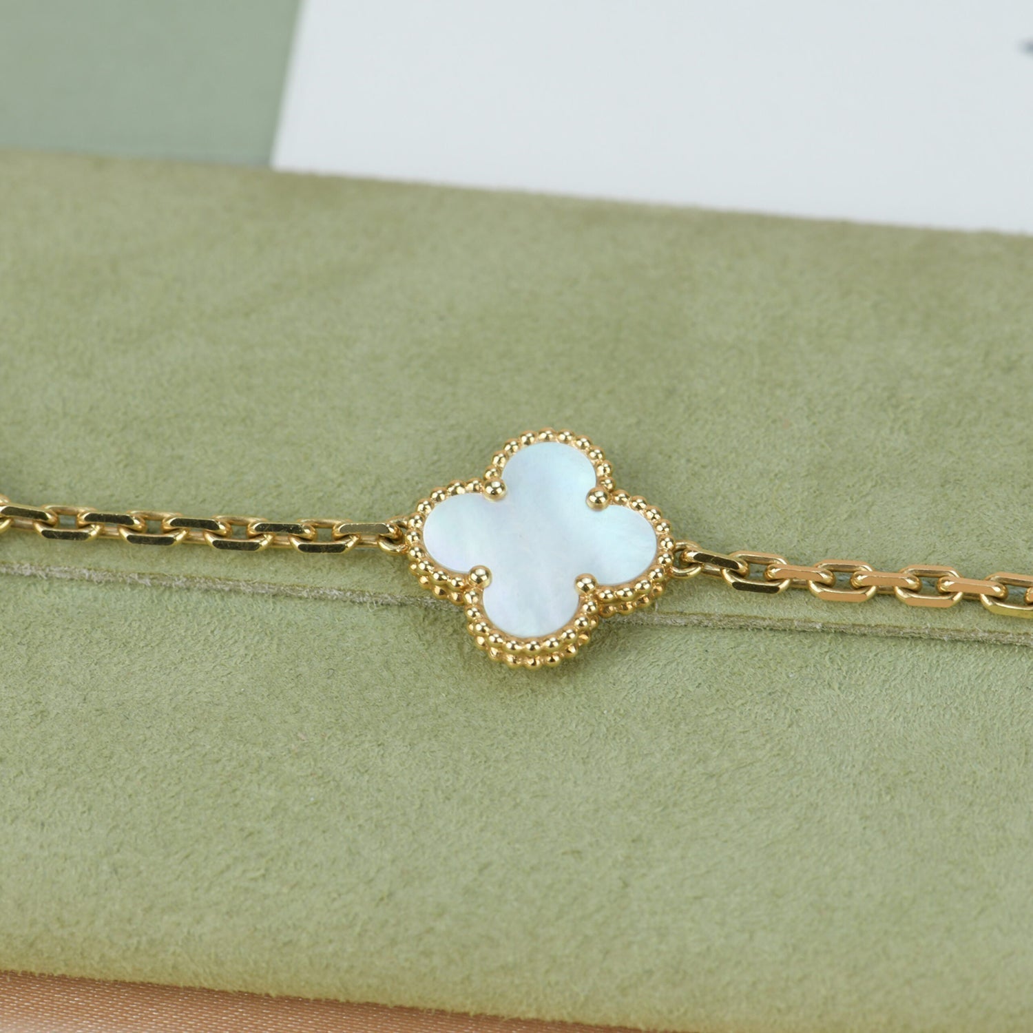¡®Imperial¡¯CLOVER  5 MOTIF WHITE MOP BRACELET