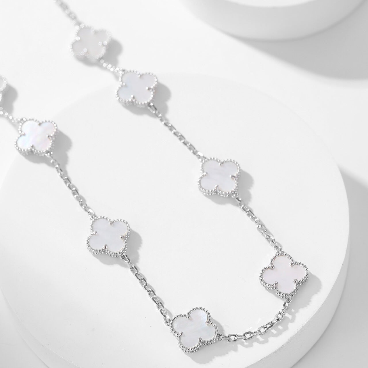 ¡®Imperial¡¯CLOVER 10 MOTIFS WHITE MOTHER OF PEARL NECKLACE