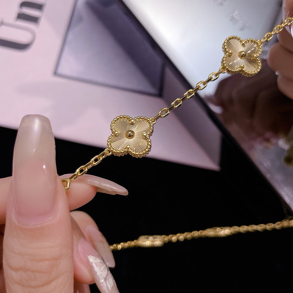 ¡®Imperial¡¯CLOVER 10 MOTIFS LASER NECKLACE