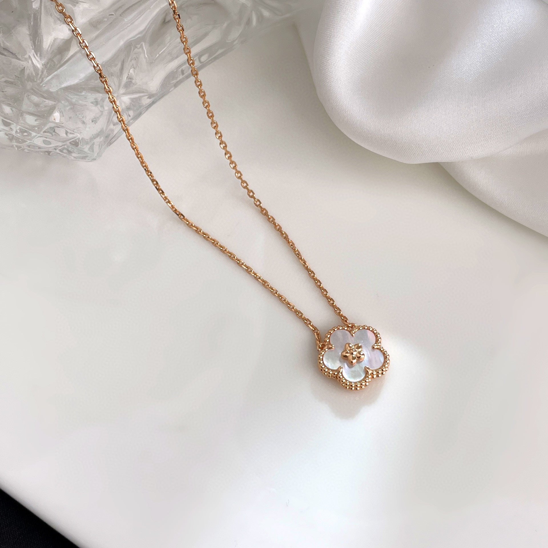 ¡®Imperial¡¯LUCKY  WHITE MOP  PLUM BLOSSOM NECKLACE