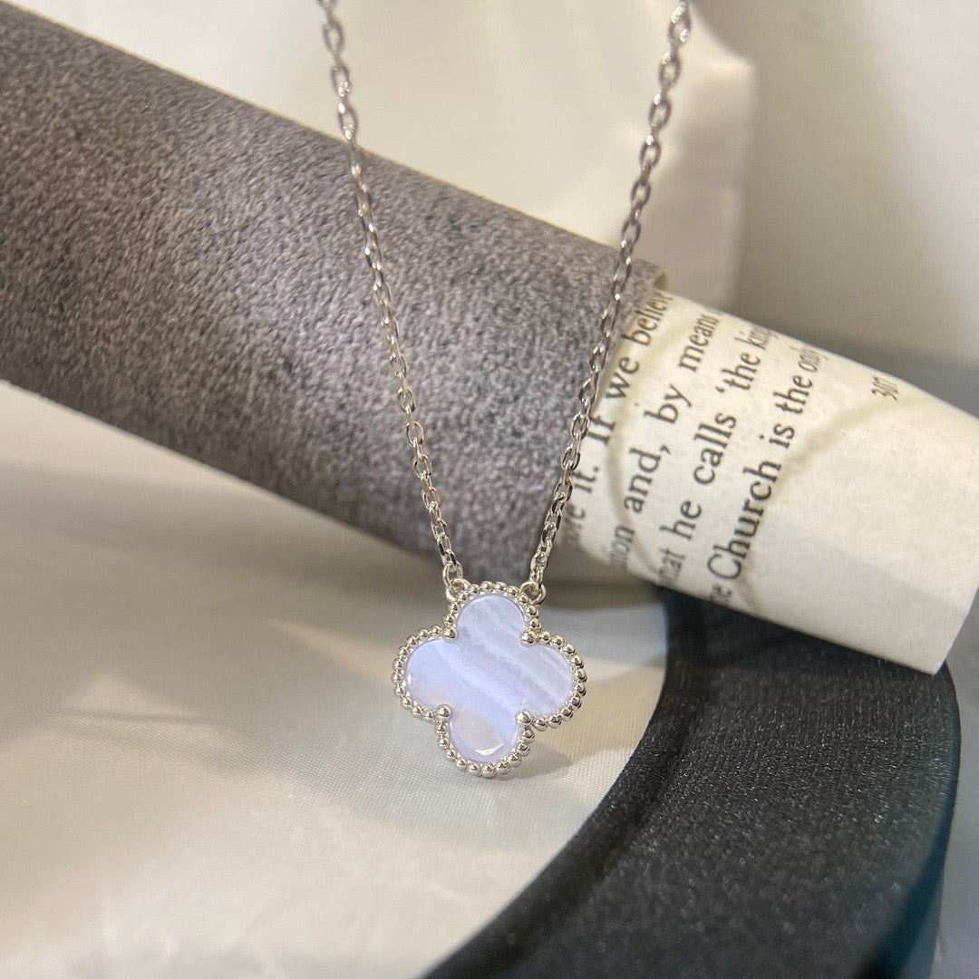 ¡®Imperial¡¯CLOVER 15MM BLUE CHALCEDONY NECKLACE SILVER