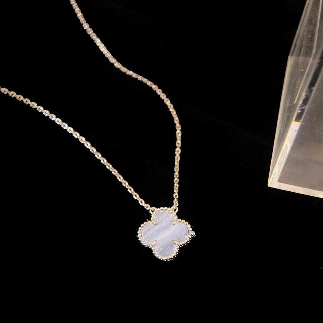 ¡®Imperial¡¯CLOVER 15MM BLUE CHALCEDONY NECKLACE SILVER