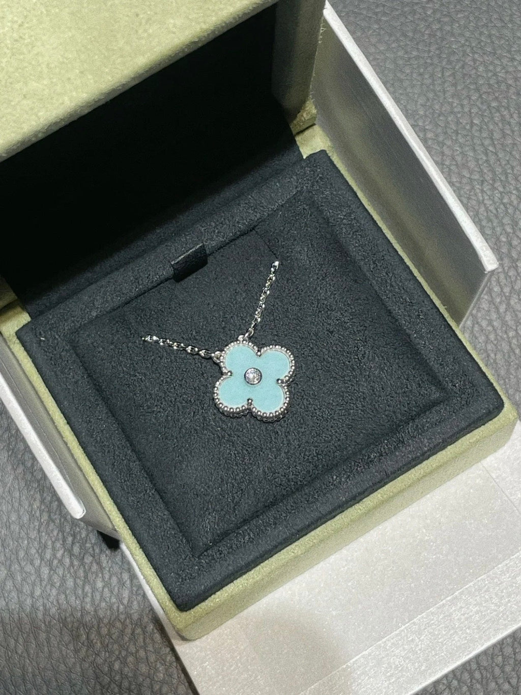 ¡®Imperial¡¯CLOVER 1 DIAMOND LIGHT BLUE SILVER NECKLACE