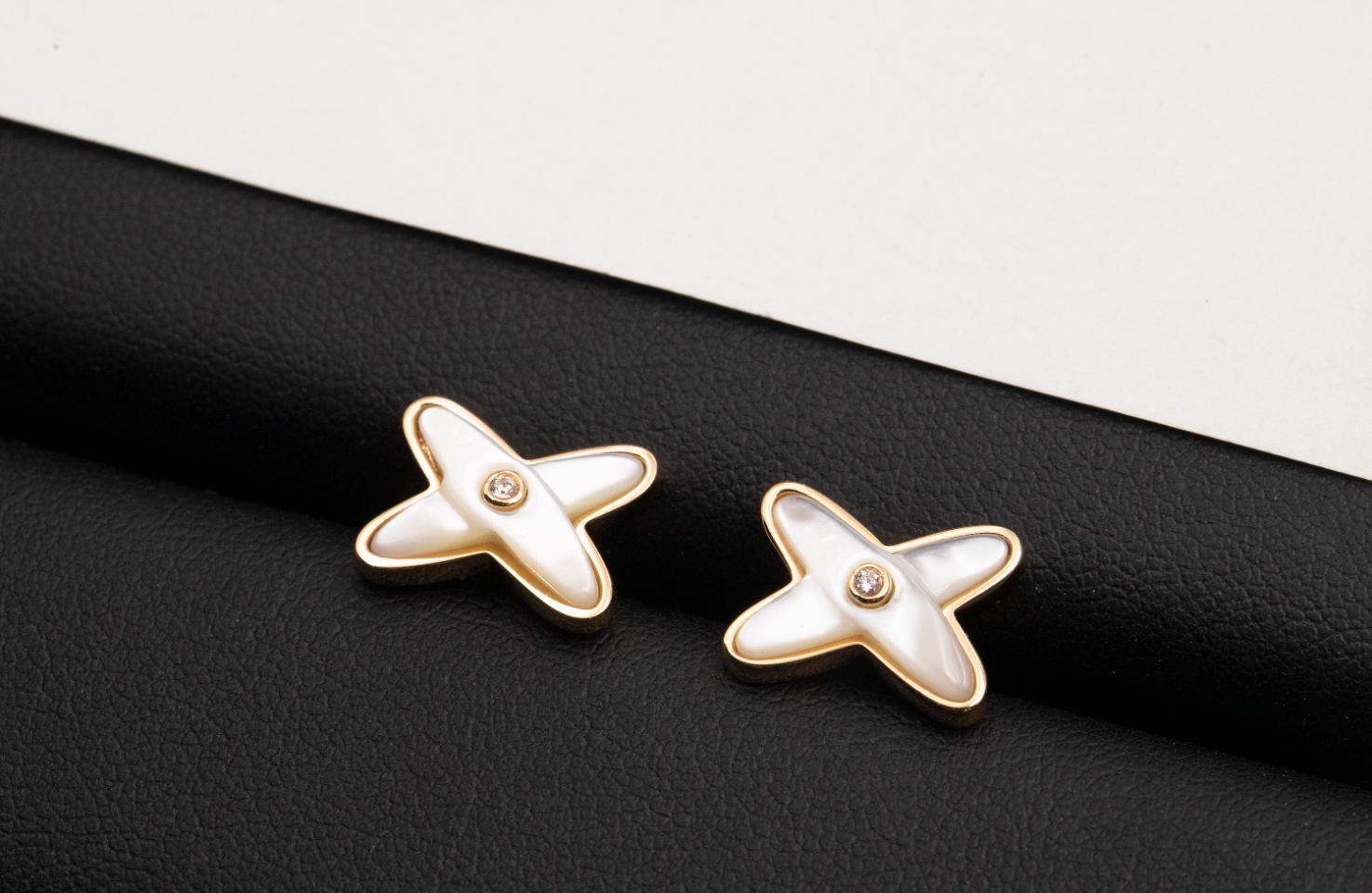 ¡®Imperial¡¯JEUX DE WHITE MOP PINK GOLD DIAMOND EARRINGS