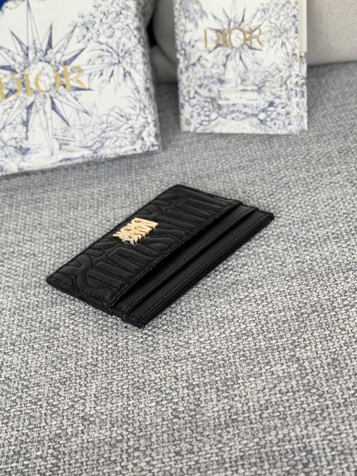 FREESIA CARD HOLDER 10 IN BLACK QUILTED ALLOVER CALFSKIN