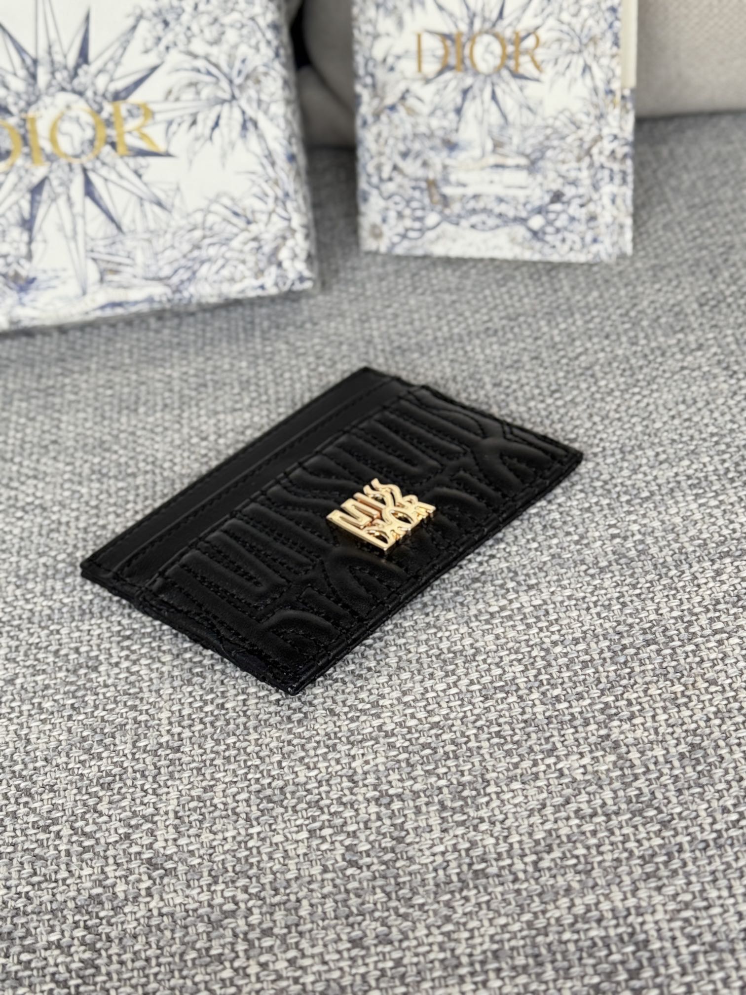 FREESIA CARD HOLDER 10 IN BLACK QUILTED ALLOVER CALFSKIN