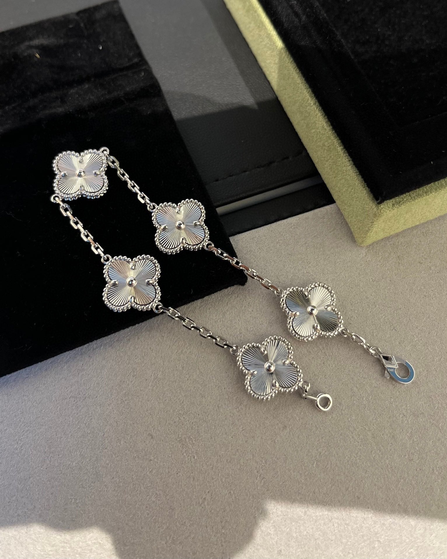 ¡®Imperial¡¯CLOVER SILVER 5 MOTIFS BRACELET